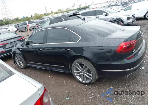 2017 Volkswagen Passat 1.8T R-Line z USA, uszkodzony, nr VIN 1VWDT7A31HC062783